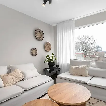Cheerful 3br Down Town Newly Renovated *